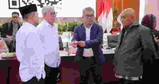 Dirjen Percepatan Pembangunan Daerah Tertinggal, Samsul Widodo, (pakai jas kedua dari kanan) dalam Rapat Koordinasi Terbatas Bidang Pangan di kompleks rumah jabatan Gubernur Provinsi Sulawesi Selatan (Angga/Humas Kemendes PDT)