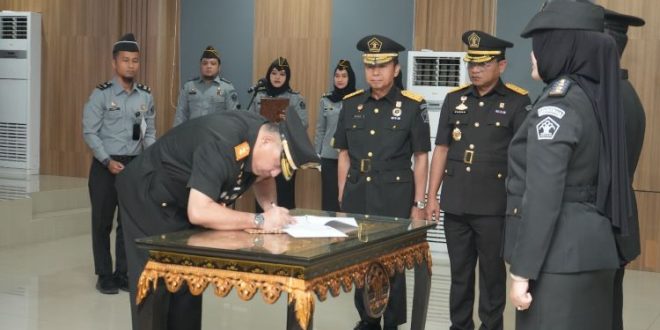 Kepala Kantor Wilayah Kementerian Hukum Sumatera Selatan, Agato P P Simamora, memimpin Pengambilan Sumpah Jabatan dan Pelantikan Pejabat Manajerial.