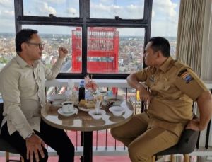 Wamendagri Republik Indonesia (RI), Bima Arya kunjungi Tower Jembatan Ampera.