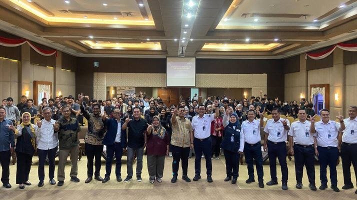 Foto bersama dalam Pekan Wirausaha ITL Trisakti 2024/2025.