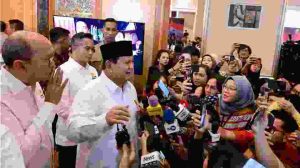 Presiden Prabowo menyampaikan keterangannya kepada awak media usai menghadiri Musyawarah Nasional Konsolidasi Persatuan Kadin Indonesia pada Kamis, 16 Januari 2025, di The Ritz Carlton, Jakarta. Foto: BPMI Setpres/Muchlis Jr
