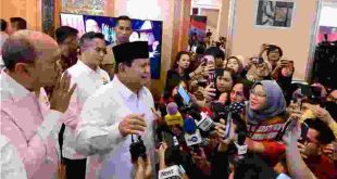 Presiden Prabowo menyampaikan keterangannya kepada awak media usai menghadiri Musyawarah Nasional Konsolidasi Persatuan Kadin Indonesia pada Kamis, 16 Januari 2025, di The Ritz Carlton, Jakarta. Foto: BPMI Setpres/Muchlis Jr