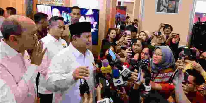 Presiden Prabowo menyampaikan keterangannya kepada awak media usai menghadiri Musyawarah Nasional Konsolidasi Persatuan Kadin Indonesia pada Kamis, 16 Januari 2025, di The Ritz Carlton, Jakarta. Foto: BPMI Setpres/Muchlis Jr