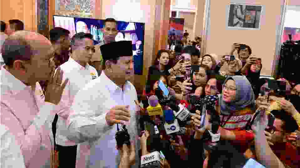Presiden Prabowo menyampaikan keterangannya kepada awak media usai menghadiri Musyawarah Nasional Konsolidasi Persatuan Kadin Indonesia pada Kamis, 16 Januari 2025, di The Ritz Carlton, Jakarta. Foto: BPMI Setpres/Muchlis Jr