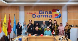 Perwakilan dari Bank Mega Syariah bersama Perwakilan Universiats Bina Darma. (BekisarMedia.id/Humas Universitas Bina Darma)