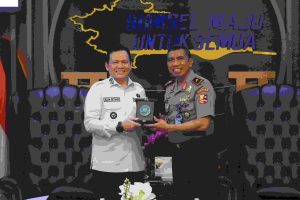 Elen saat menerima Kepala Badan Narkotika Nasional (BNN) Provinsi Sumsel yang baru, Brigjen Pol. Dr. Drs. Guruh Achmad Fadiyanto, dalam rangka silaturahmi dan perkenalan bertempat di Ruang Tamu Gubernur Sumsel, Rabu, (15/1/2025).