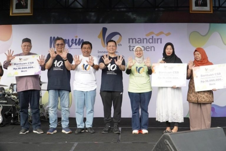 Penjabat (Pj.) Gubernur Provinsi Sumatera Selatan (Sumsel), Elen Setiadi, menghadiri perayaan ulang tahun PT Bank Mandiri Taspen yang ke-10 tahun, yang mana gebyar perayaan kali ini dilakukan di halaman Kantor Gubernur Sumsel, pada hari Sabtu, tanggal 25 Januari 2025. (BEKISARMEDIA/ANGGA PUTRA)