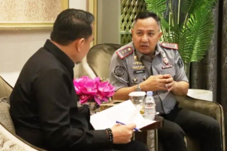 Ketua Dewan Perwakilan Rakyat Daerah (DPRD) Provinsi Sumatera Selatan (Sumsel), Andie Dinialdie, menerima audiensi Kepala Kantor Wilayah (Kakanwil) Kementerian Hukum (Kemenkum) Provinsi Sumatera Selatan (Sumsel), Agato P P Simamora, di Kantor DPRD Sumsel, pada hari Senin, tanggal 20 Januari 2025. (BEKISARMEDIA/SIKUMBANG)