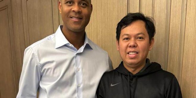 Ketua Dewan Perwakilan Daerah (DPD) Republik Indonesia, Sultan B. Najamudin, bersama Pelatih Timnas Indonesia, Patrick Kluivert. (BekisarMedia.id/Dokumen Pribadi Sultan B. Najamudin)