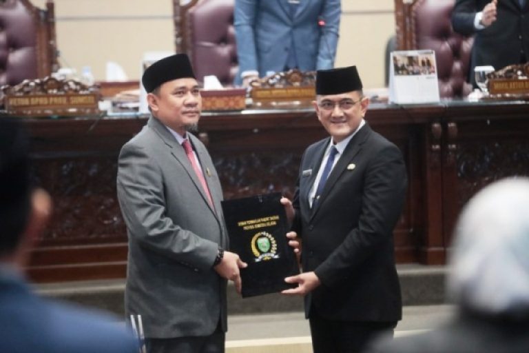 Sekretaris Daerah Provinsi Sumatera Selatan, Edward Candra, menghadiri Rapat Paripurna X (10) pada hari Senin, tanggal 24 Februari 2025, yang digelar di Ruang Rapat Paripurna DPRD Sumsel dengan agenda Penyampaian Laporan Hasil Pelaksanaan Kegiatan Reses Pimpinan dan Anggota DPRD Sumsel. (BEKISARMEDIA/SUMSELPROV.GO.ID)