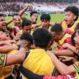 Pemain Sriwijaya FC merayakan keberhasilan menciptakan gol saat menghadapi PSMS di Stadion Gelora Sriwijaya, Jakabaring, Palembang, pada hari Senin sore, tanggal 10 Februari 2025. (BEKISARMEDIA/MEDIA OFFICER SRIWIJAYA FC)