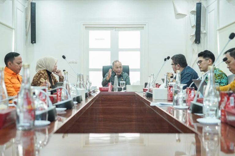 Sekretaris Daerah kabupaten Musi Banyuasin, H. Apriyadi Mahmud, memimpin Rapat Koordinasi Terkait Peraturan dan Kebijakan Penjualan Gas LPG Subsidi 3 kg, pada hari Jum'at, tanggal 7 Februari 2025, di Kantor Perwakilan Muba di Palembang. (BEKISARMEDIA/APRIZAL)