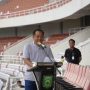 Wakil Gubernur Sumatera Selatan, Cik Ujang, memberikan kata sambutan saat penutupan Turnamen Sepak Bola Siti Fatimah Cup III Tahun 2025 di Stadion Gelora Sriwijaya Jakabaring, Palembang, pada hari Sabtu sore, tanggal 22 Februari 2025. (BEKISARMEDIA/TRI RICKI)