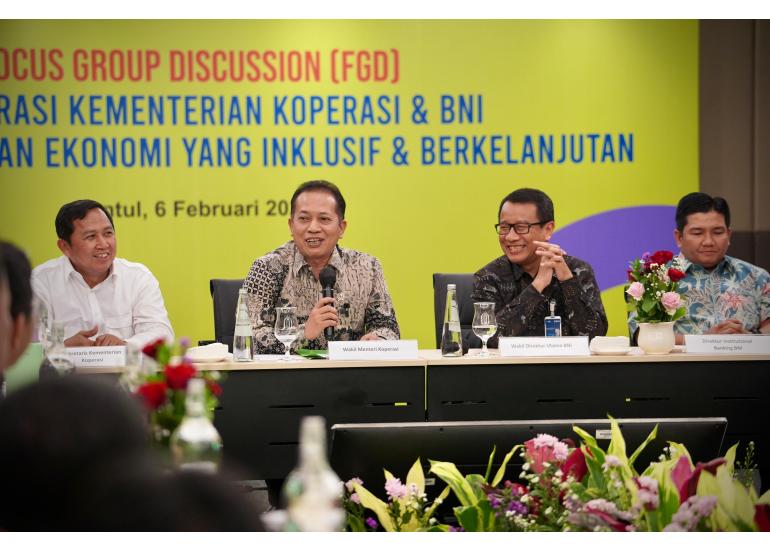 Wakil Menteri Koperasi (Wamenkop) Republik Indonesia, Ferry Juliantono, memberikan sambutannya pada acara Focus Group Discussion (FGD) Kolaborasi Kemenkop dan BNI Dalam Mewujudkan Ekonomi Yang Inklusif dan Berkelanjutan di Sentul, hari Kamis, tanggal 6 Februari 2025. (BEKISARMEDIA/KEMENKOP)