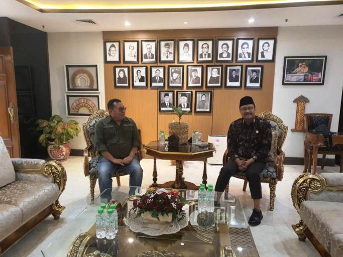 Ketua Umum Serikat Media Siber Indonesia (SMSI), Firdaus, menemui Menteri Sosial (Mensos) Republik Indonesia, Saifullah Yusuf, pada hari Jum'at, tanggal 7 Februari 2025. (BEKISARMEDIA/SMSI)