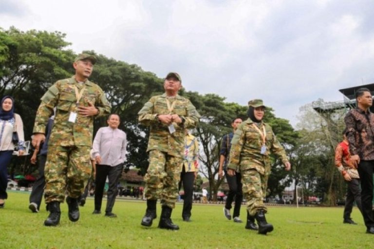 Gubernur Provinsi Sumatera Selatan (Sumsel), Herman Deru, mengikuti retreat kepala daerah yang digelar oleh Pemerintah Republik Indonesia. Retreat tersebut digelar mulai hari Jum'at, tanggal 21 Februari 2025 dan berakhir pada tanggal 28 Februari 2025. (BEKISARMEDIA/HUMAS PEMPROV SUMSEL)