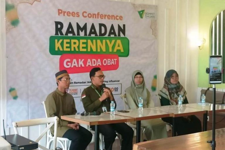 Pimpinan Cabang Dompet Dhuafa Sumatera Selatan, Rizky Asmuni, saat konferensi pers Ramadan Dompet Dhuafa Kerennya Gak Ada Obat pada hari Kamis, tanggal 20 Februari 2025. (foto : BEKISARMEDIA/OYONG HAIRUDIN)