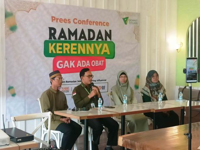 Pimpinan Cabang Dompet Dhuafa Sumatera Selatan, Rizky Asmuni, saat konferensi pers Ramadan Dompet Dhuafa Kerennya Gak Ada Obat pada hari Kamis, tanggal 20 Februari 2025. (foto : BEKISARMEDIA/OYONG HAIRUDIN)