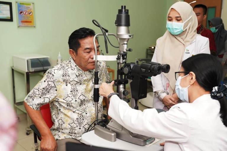Bupati Kabupaten Musi Banyuasin periode 2025-2030, M. Toha, melakukan pemeriksaan kesehatan di RSUD Sekayu, pada hari Rabu, tanggal 12 Februari 2025. (BEKISARMEDIA/APRIZAL)