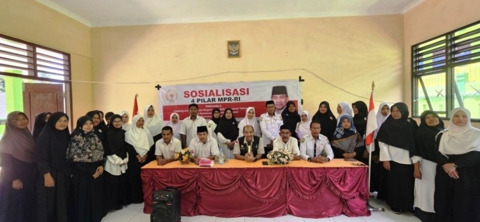 Anggota Dewan Perwakilan Daerah (DPD) Republik Indonesia asal Provinsi Maluku, Nono Sampono, Sosialisasi 4 Pilar MPR di MIN 1 Seram Bagian Barat, Kecamatan Huamual, Kabupaten Seram Bagian Barat, pada hari Sabtu, tanggal 22 Februari 2025. (BEKISARMEDIA/TIM MEDIA NONO SAMPONO)