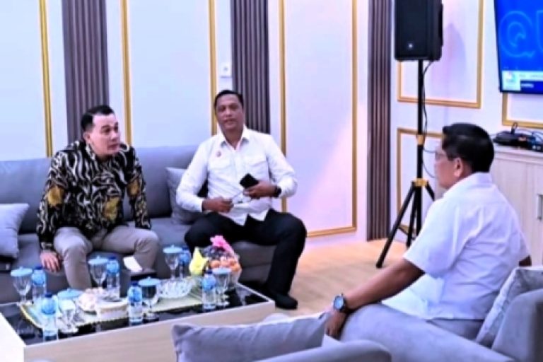 Wakil Ketua Dewan Perwakilan Rakyat Daerah (DPRD) Provinsi Sumatera Selatan (Sumsel), Nopianto, mengikuti video conference bersama Deputi Badan Gizi Nasional (BGN), serta Sekretaris Daerah (Sekda) Sumsel, dan pihak lainnya pada hari Selasa, tanggal 4 Februari 2025. (BEKISARMEDIA/SIKUMBANG)