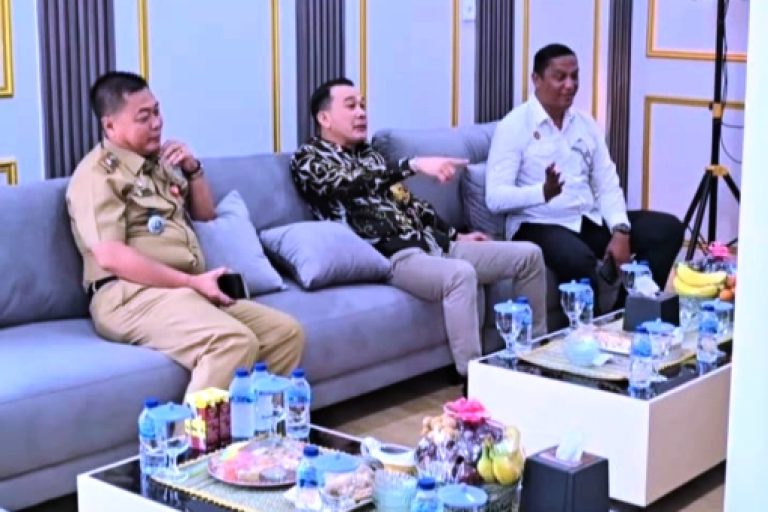 Wakil Ketua Dewan Perwakilan Rakyat Daerah (DPRD) Provinsi Sumatera Selatan (Sumsel), Nopianto, mengikuti video conference bersama Deputi Badan Gizi Nasional (BGN), serta Sekretaris Daerah (Sekda) Sumsel, dan pihak lainnya pada hari Selasa, tanggal 4 Februari 2025. (BEKISARMEDIA/SIKUMBANG)