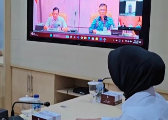Wakil Ketua Dewan Perwakilan Rakyat Daerah (DPRD) Provinsi Sumatera Selatan (Sumsel), Nopianto, mengikuti video conference bersama Deputi Badan Gizi Nasional (BGN), serta Sekretaris Daerah (Sekda) Sumsel, dan pihak lainnya pada hari Selasa, tanggal 4 Februari 2025. (BEKISARMEDIA/SIKUMBANG)