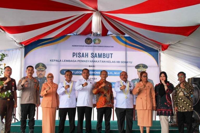 Pj. Bupati Kabupaten Muba yang diwakili oleh Staf Ahli Bupati Bidang Pembangunan, Tabrani Rizki, hadir dalam acara pisah sambut Kepala Lapas Kelas II B Sekayu, pada hari Kamis, tanggal 13 Februari 2025. (BEKISARMEDIA/APRIZAL)