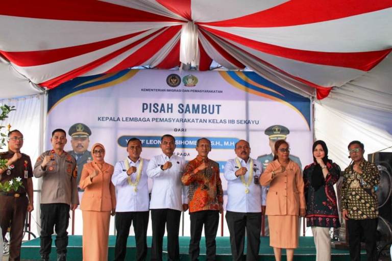 Pj. Bupati Kabupaten Muba yang diwakili oleh Staf Ahli Bupati Bidang Pembangunan, Tabrani Rizki, hadir dalam acara pisah sambut Kepala Lapas Kelas II B Sekayu, pada hari Kamis, tanggal 13 Februari 2025. (BEKISARMEDIA/APRIZAL)