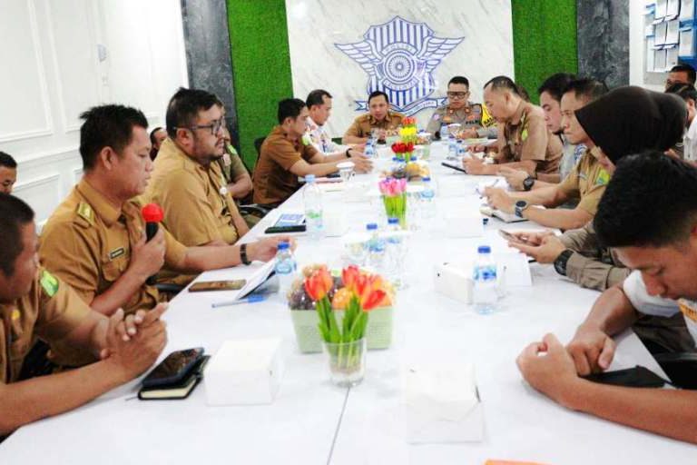 Suasana rapat Forum Lalu Lintas dan Angkutan Jalan yang digelar di Gedung Lantai 2 Satlantas Polres Muba, pada hari Selasa, tanggal 4 Februari 2025. (BEKISARMEDIA/APRIZAL)
