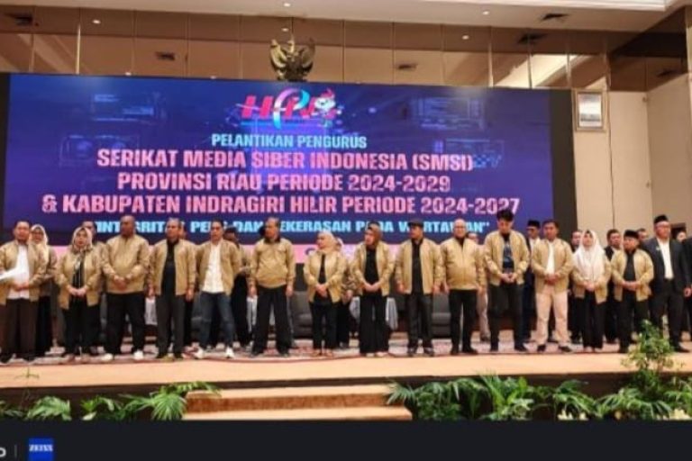 Pengurus Serikat Media Siber Indonesia Provinsi Riau yang dilantik pada hari Jum'at, tanggal 7 Februari 2025, di Nazir Grand Ballroom Hotel Mutiara Merdeka, Pekanbaru. (BEKISARMEDIA/SMSI)