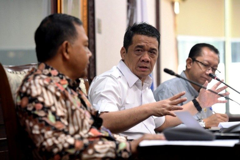 Wakil Menteri Desa dan Pembangunan Daerah Tertinggal (Wamendes PDT) Republik Indonesia, Ahmad Riza Patria, menerima audiensi Deputi V Kantor Staf Presiden (KSP), Harianto, di ruang kerjanya, Gedung Kemendes PDT, Kalibata, Jakarta Selatan, pada hari Jum'at, tanggal 7 Februari 2025. (WENING/KEMENDES PDT)
