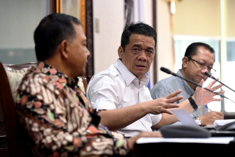 Wakil Menteri Desa dan Pembangunan Daerah Tertinggal (Wamendes PDT) Republik Indonesia, Ahmad Riza Patria, menerima audiensi Deputi V Kantor Staf Presiden (KSP), Harianto, di ruang kerjanya, Gedung Kemendes PDT, Kalibata, Jakarta Selatan, pada hari Jum'at, tanggal 7 Februari 2025. (WENING/KEMENDES PDT)