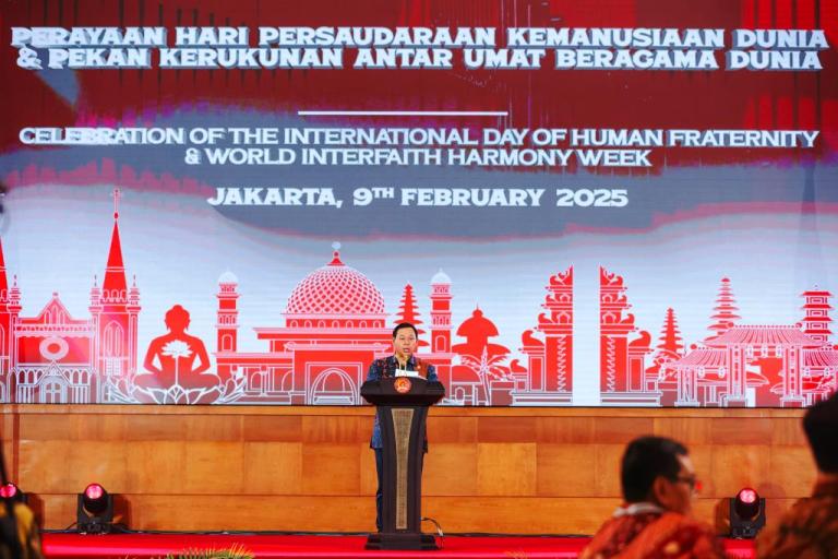 Ketua Dewan Perwakilan Daerah (DPD) Republik Indonesia, Sultan Baktiar Najamudin, saat menjadi pembicara pada World Interfaith Harmony Week (WIHW) dan International Day for Human Fraternity (IDHF) yang diadakan oleh Center for Dialogue and Cooperation among Civilizations (CDCC) Indonesia di Gedung Nusantara 5 MPR Senayan, Jakarta, pada hari Minggu, tanggal 9 Februari 2025. (BEKISARMEDIA/DPD RI)