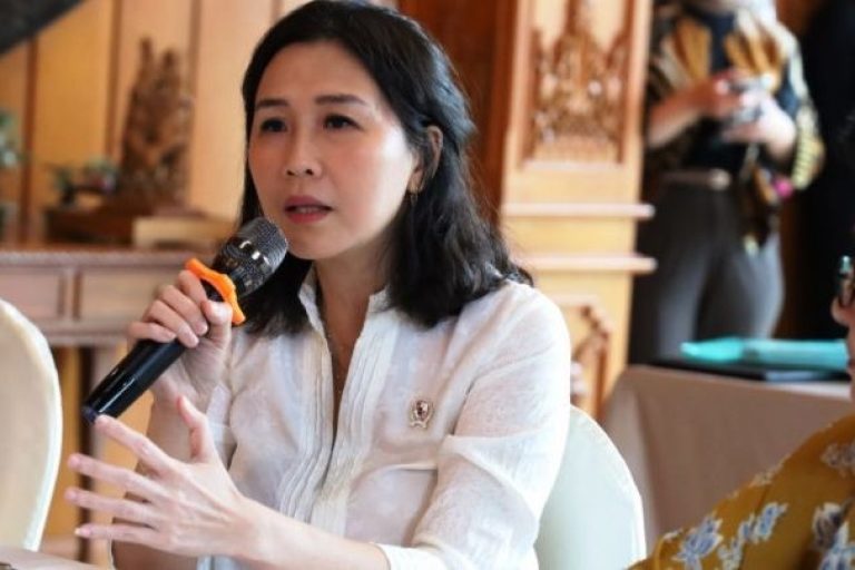 Wakil Menteri Pemberdayaan Perempuan dan Perlindungan Anak (Wamen PPPA) Republik Indonesia, Veronica Tan, saat menghadiri Diskusi Pakar tentang Formulasi Strategi Ideologi Kesehatan Indonesia. (BEKISARMEDIA/KEMENPPPA)