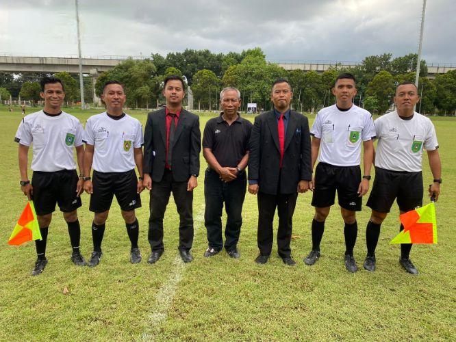 Wasit yang memimpin jalannya pertandingan Liga 4 Indonesia Zona Sumatera Selatan tahun 2025. (BEKISARMEDIA/TRI RICKI)