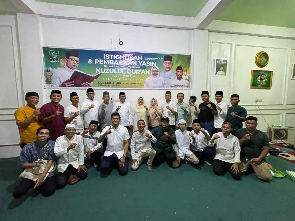 Kader dan Pengurus Dewan Pimpinan Cabang Partai Kebangkitan Bangsa Kota Palembang menggelar tradisi tahunan yakni Istighosah dan pembacaan Yasin dalam rangka memperingati Nuzulul Quran di Kantor DPC PKB Kota Palembang pada hari Sabtu, tanggal 22 Maret 2025. (BEKISARMEDIA/SIKUMBANG)