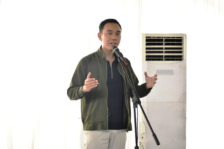 Bupati Kabupaten Ogan Komering Ilir, H. Muchendi, saat memberikan arahan kepada jajaran Organisasi Perangkat Daerah pada hari Jum'at, tanggal 28 Februari 2025. (BEKISARMEDIA/OYONG HAIRUDIN)