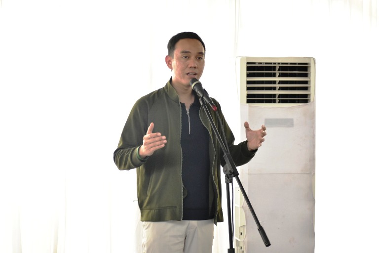 Bupati Kabupaten Ogan Komering Ilir, H. Muchendi, saat memberikan arahan kepada jajaran Organisasi Perangkat Daerah pada hari Jum'at, tanggal 28 Februari 2025. (BEKISARMEDIA/OYONG HAIRUDIN)