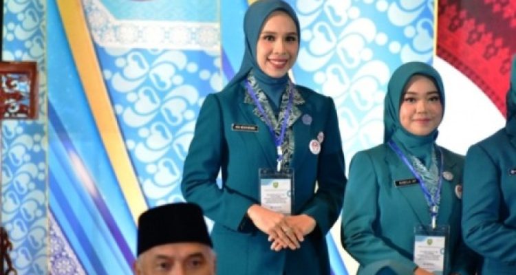 Ike Meilina secara resmi dilantik sebagai Ketua Tim Penggerak (TP) Pemberdayaan Kesejahteraan Keluarga (PKK) sekaligus Ketua Dewan Kerajinan Nasional Daerah (Dekranasda) serta Ketua Pembina Posyandu Kabupaten Ogan Komering Ilir (OKI) untuk masa bakti 2025-2030. (BEKISARMEDIA/SIKUMBANG)