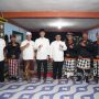 Umat Hindu di Kecamatan Lempuing, turut hadir pada Safari Ramadan yang digelar oleh Pemerintah Kabupaten (Pemkab) OKI di Padepokan Persaudaraan Setia Hati Terate (PSHT) Desa Dabuk Rejo, Kecamatan Lempuing, pada hari Rabu, tanggal 12 Maret 2025. (BEKISARMEDIA/SIKUMBANG)