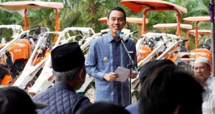 Bupati Kabupaten Ogan Komering Ilir, H. Muchendi, saat melakukan kunjungan ke Kecamatan Air Sugihan, pada hari Jum'at, tanggal 14 Maret 2025. (BEKISARMEDIA/SIKUMBANG)
