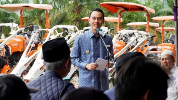 Bupati Kabupaten Ogan Komering Ilir, H. Muchendi, saat melakukan kunjungan ke Kecamatan Air Sugihan, pada hari Jum'at, tanggal 14 Maret 2025. (BEKISARMEDIA/SIKUMBANG)