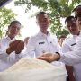 Bupati Kabupaten Ogan Komering Ilir (OKI), H. Muchendi, melakukan Inpeksi Mendadak (Sidak) di pasar dan sejumlah distributor di Kayuagung, pada hari Rabu, tanggal 19 Maret 2025.. (BEKISARMEDIA/SIKUMBANG)