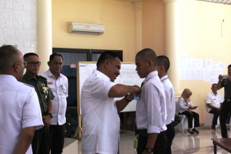 Wakil Bupati Kabupaten Ogan Komering Ilir, Supriyanto, membuka secara resmi Pra Pemberangkatan Tahap I (Pelatda) bagi peserta program pemagangan ke Jepang tahun anggaran 2025, di Gedung Diklat Teluk Gelam, pada hari Rabu, tanggal 19 Maret 2025. (BEKISARMEDIA/SIKUMBANG)