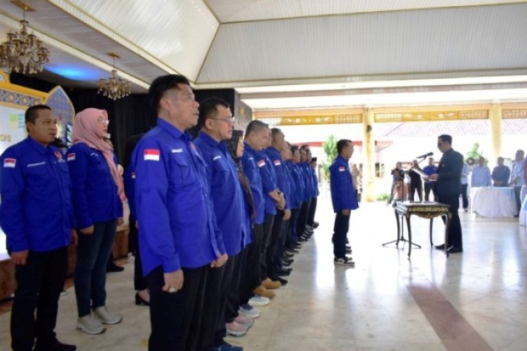 Bupati Kabupaten Ogan Komering Ilir, H. Muchendi, mengukuhkan Pengurus Komite Olahraga Nasional Indonesia, pada hari Sabtu, tanggal 22 Maret 2025. (BEKISARMEDIA/SIKUMBANG)
