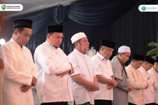 Ketua Dewan Perwakilan Rakyat Daerah (DPRD) Provinsi Sumatera Selatan (Sumsel), Andie Dinialdie, menghadiri acara penutupan pengajian Ramadhan tahun 1.446 Hijriah antar Forum Komunikasi Pimpinan Daerah (Forkopimda), yang diselenggarakan oleh Pemerintah Provinsi (Pemprov) Sumsel. (BEKISARMEDIA/SIKUMBANG)