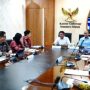 Gubernur Provinsi Sumatera Selatan (Sumsel), Herman Deru, menerima audiensi Walikota Lubuk Linggau, Rachmat Hidayat, beserta jajaran, di Ruang Rapat Gubernur Sumsel, pada hari Kamis, tanggal 20 Maret 2025. (BEKISARMEDIA/SIKUMBANG)