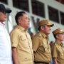 Gubernur Provinsi Sumatera Selatan (Sumsel), Herman Deru, didampingi Wakil Gubernur Sumsel, Cik Ujang, menghadiri Renovasi dan Pembangunan 17 Stadion sepak bola yang dilakukan oleh Presiden Republik Indonesia, Prabowo Subianto, secara virtual, pada hari Senin, tanggal 17 Maret 2025. (BEKISARMEDIA/SIKUMBANG)