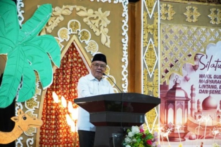 Wakil Gubernur Provinsi Sumatera Selatan (Sumsel), Cik Ujang, menghadiri silaturahmi bersama masyarakat Lematang, Kikim, Pasemah, Lintang, Empat Lawang, Gumai, dan Semendo Area di Hotel Swarna Dwipa, Palembang, pada hari Senin, tanggal 10 Maret 2025. (BEKISARMEDIA/SIKUMBANG)